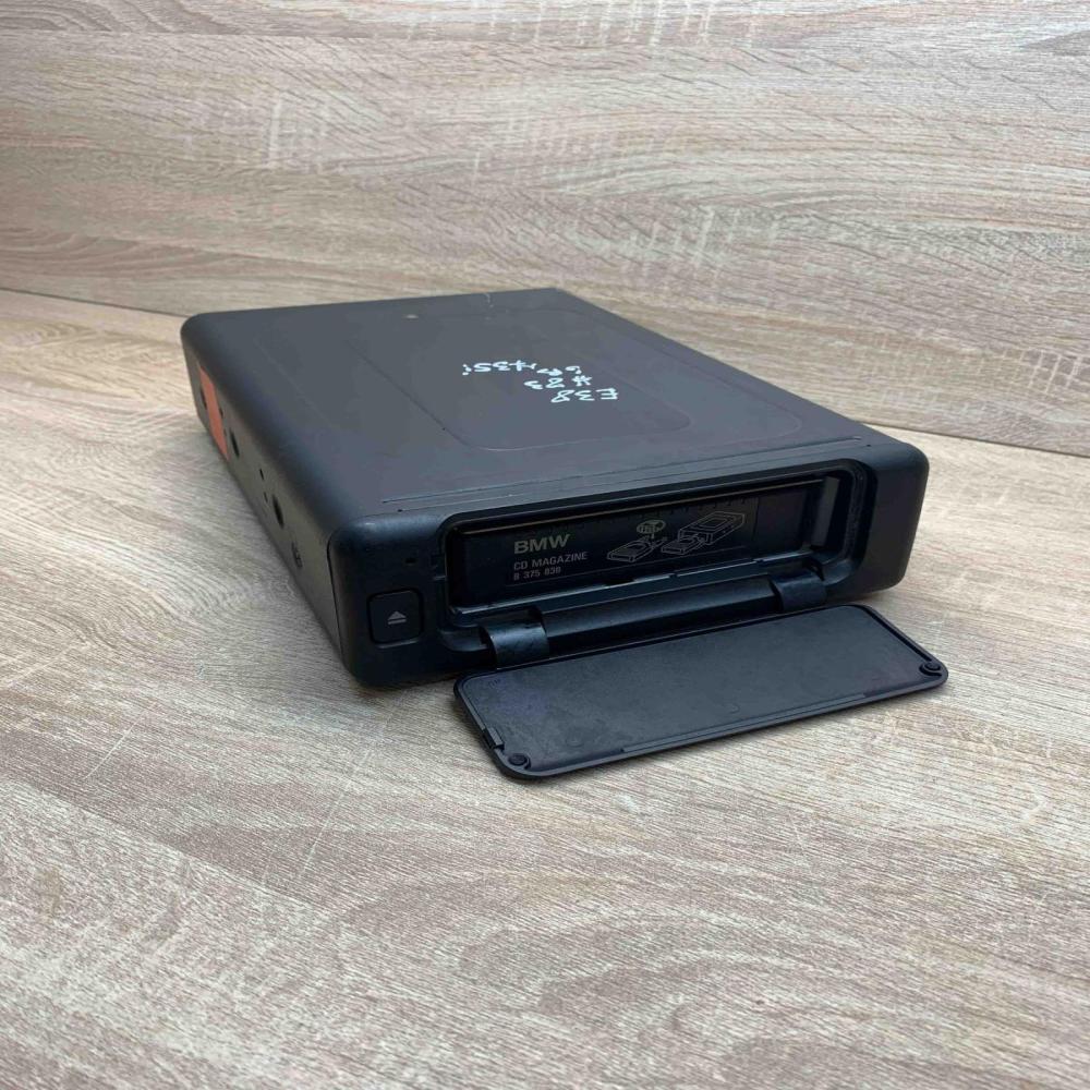 6907035   Navigation unit CD/DVD player BMW 7 E38