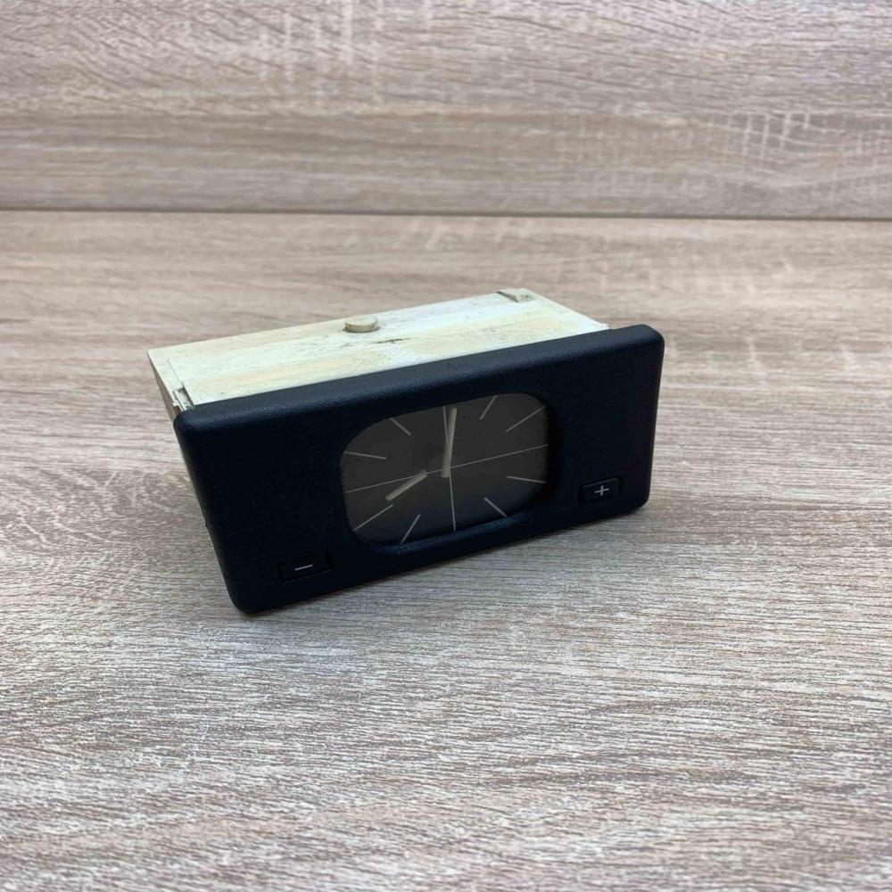1374282 Time clock hour  Clock BMW 5 E34