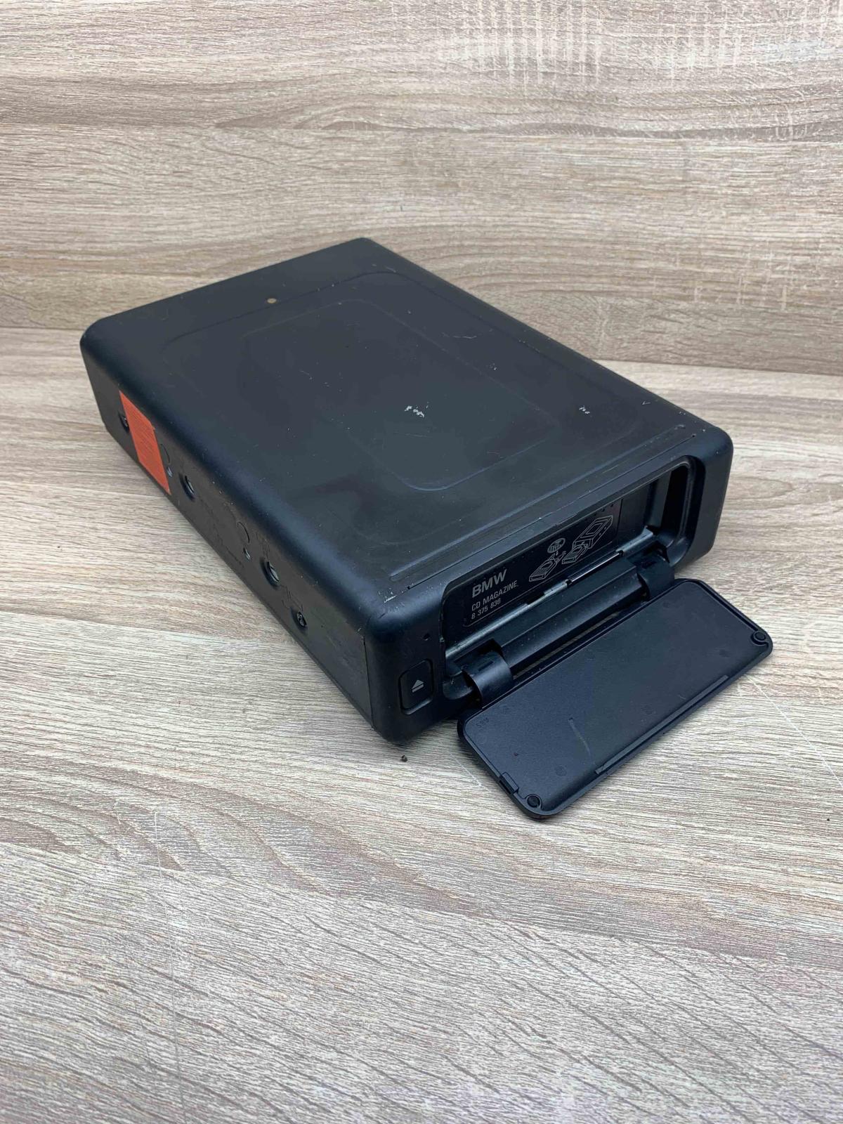 6907035   CD/DVD changer BMW 7 E38