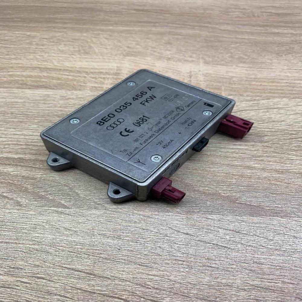 8E0035456A   Aerial antenna amplifier Audi A4 S4 B6 8E 8H