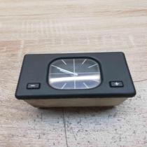 1374282   Clock BMW 5 E34