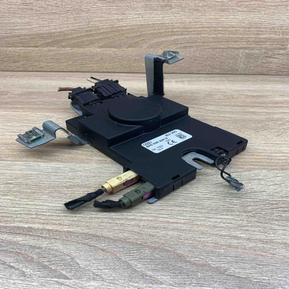 8P0035225D   Aerial antenna amplifier Audi A3 S3 8P