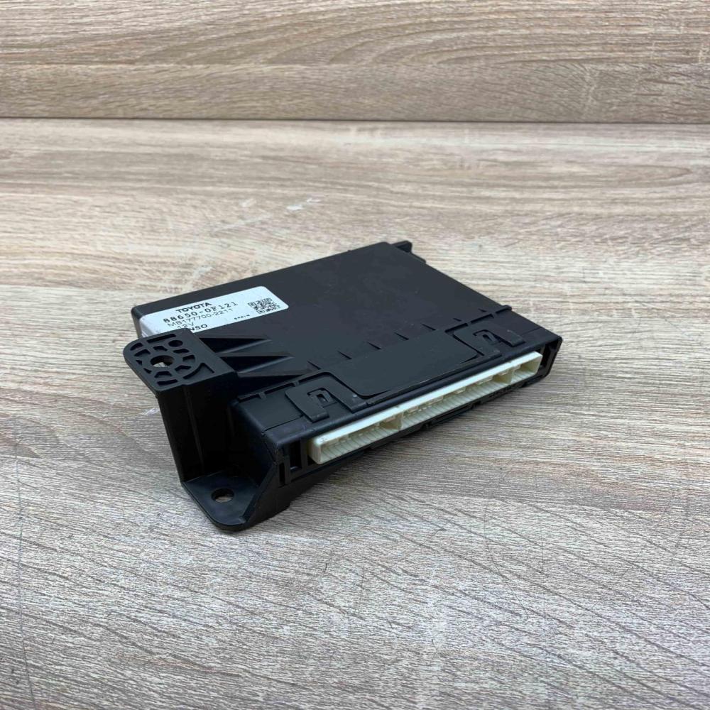 88650 0F121 MB177700 2211  Central body control module Toyota Verso