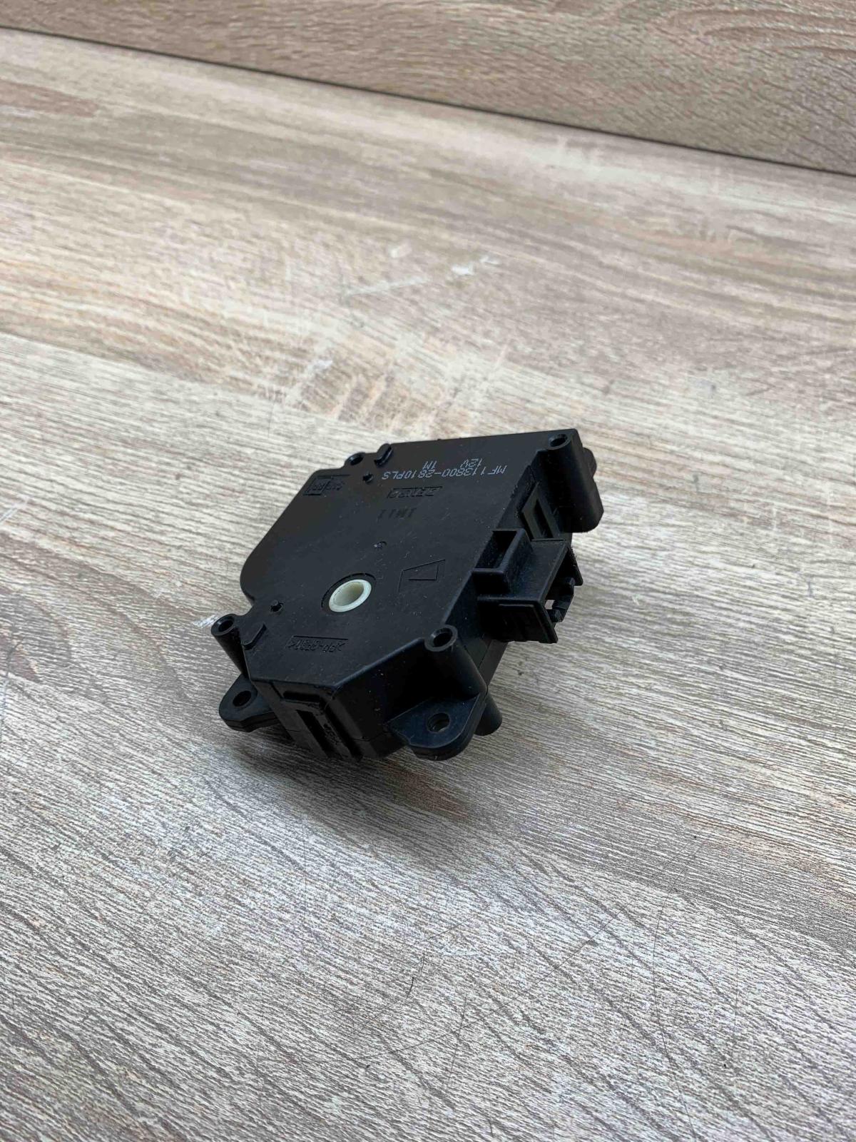 MF113800 2810 Unit  Air flap motor/actuator Toyota Avensis T270