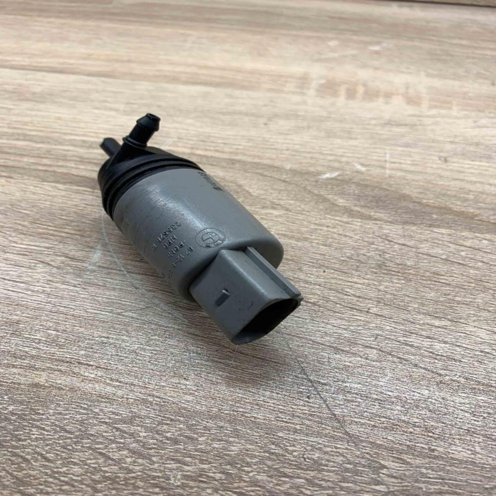 6934159   Headlight washer pump BMW 3 E90 E91