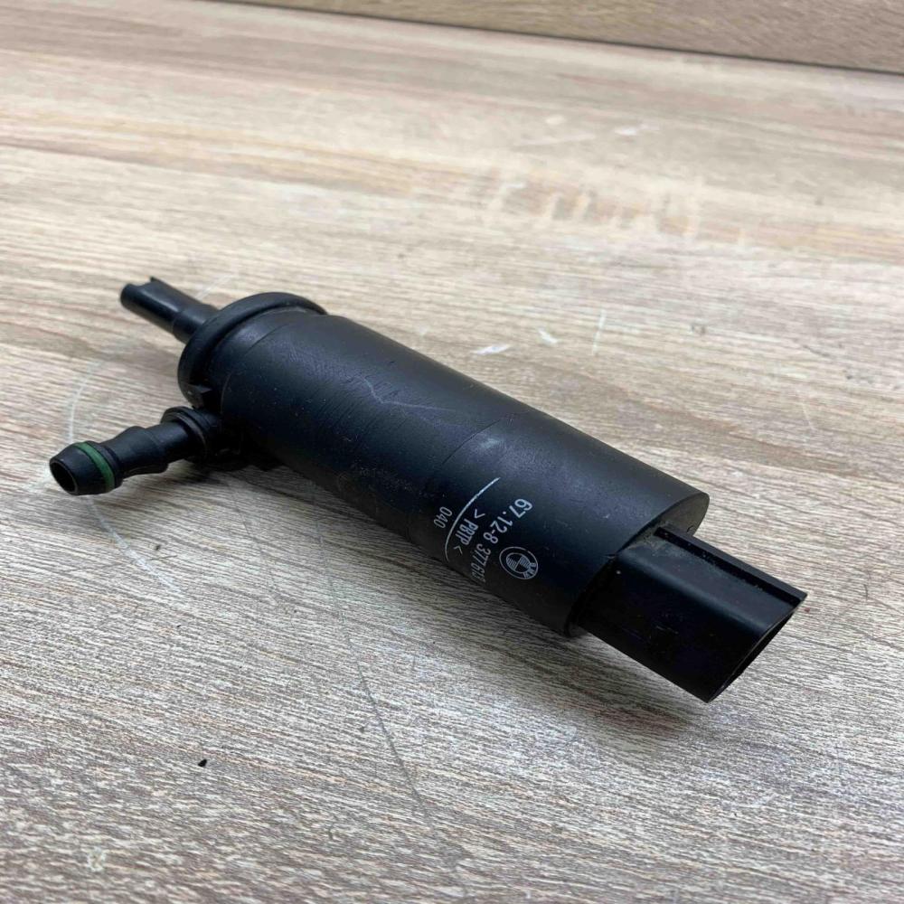 8377613 Unit  Headlight washer pump BMW 5 E39