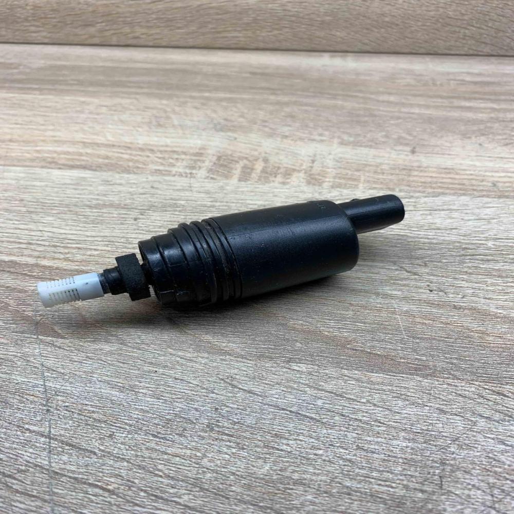 8377612   Headlight washer pump BMW 3 E90 E91