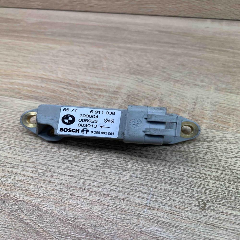 6911038   Airbag deployment crash/impact sensor BMW 3 E46