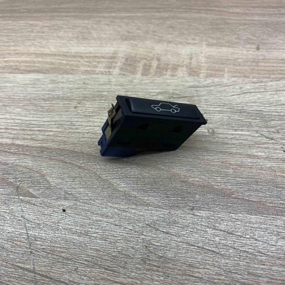 8365579   Tailgate opening switch BMW 5 E39