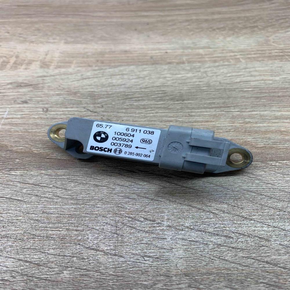 6911038   Airbag deployment crash/impact sensor BMW 5 E39
