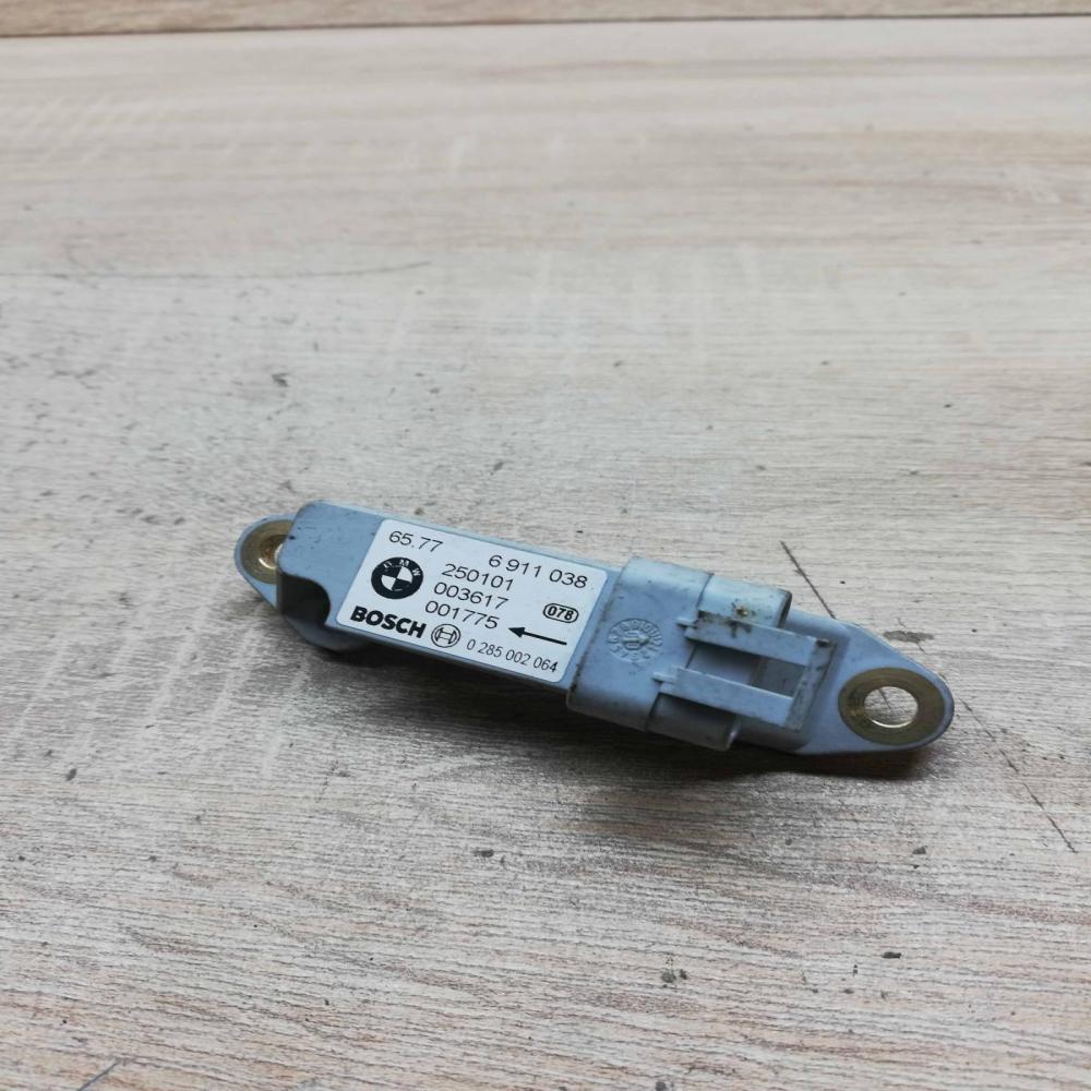 6911038 0285002064  Airbag deployment crash/impact sensor BMW 3 E46