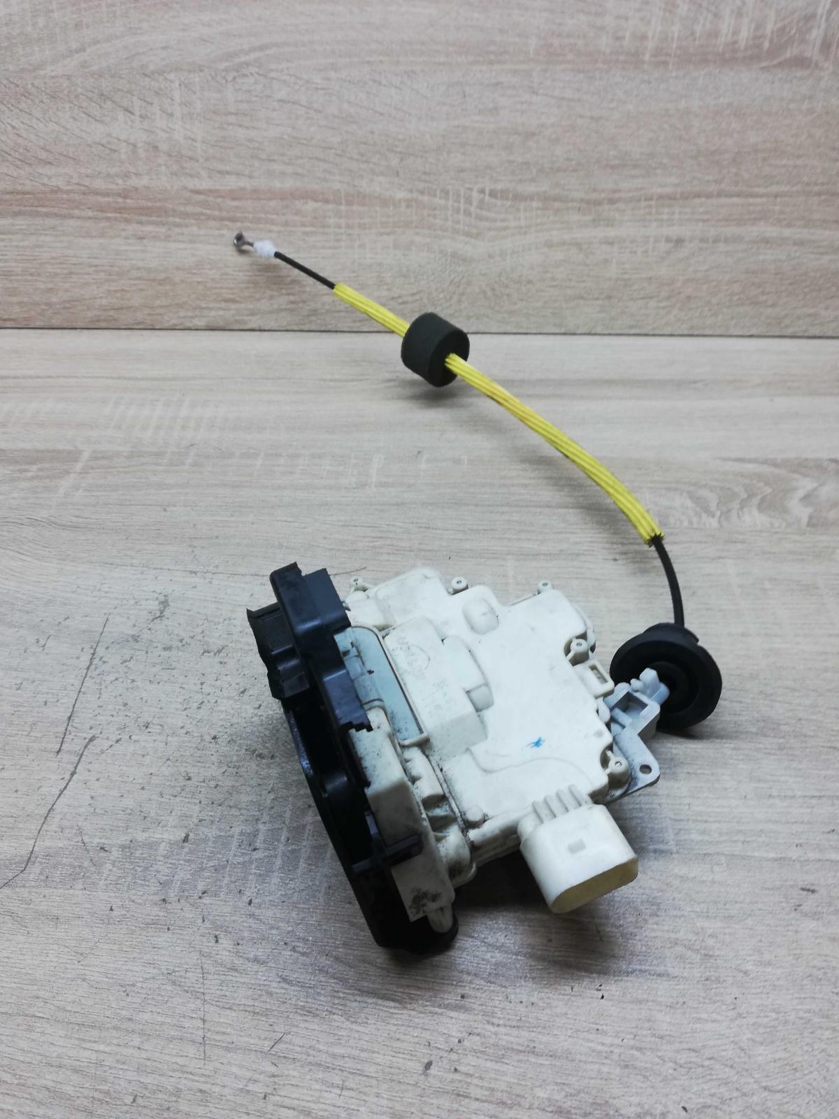 12d07   Rear door lock Audi A4 S4 B5 8D