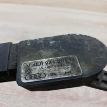 4e0941285g 151601 00752  Headlight level adjustment motor Audi A8 S8 D3 4E