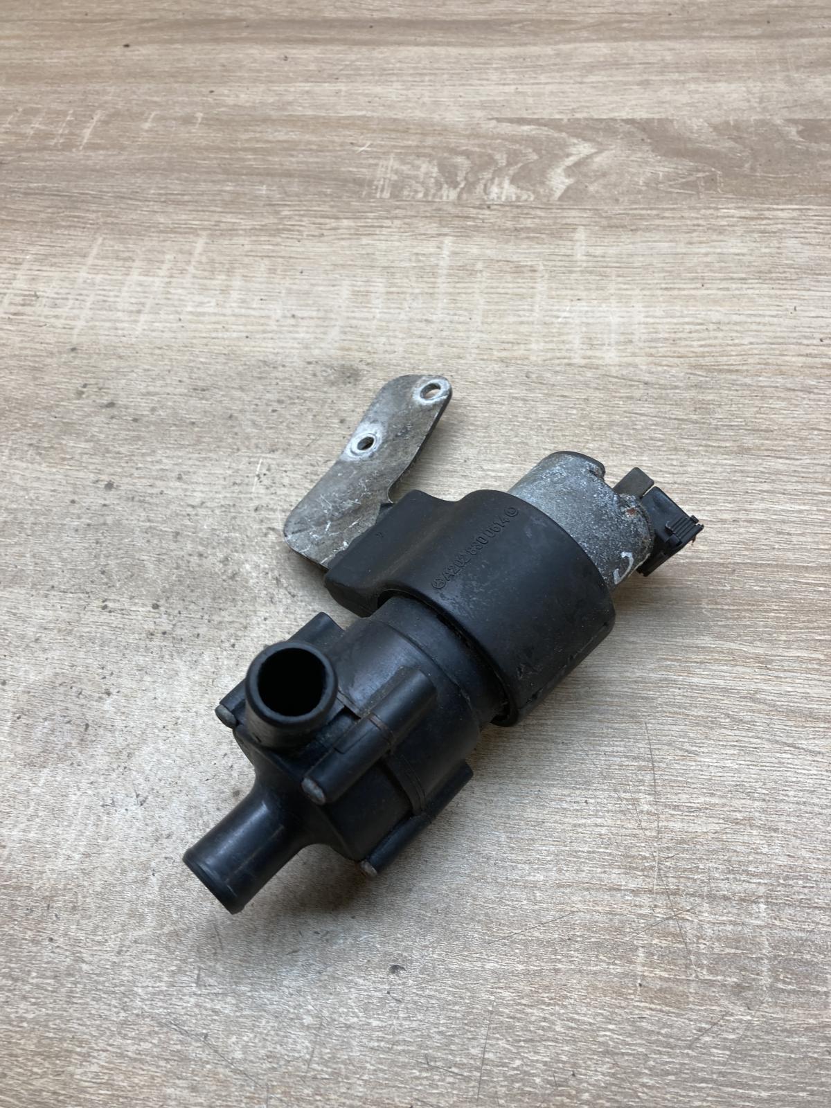 0018351164 A2028300614  Electric auxiliary coolant/water pump Mercedes-Benz C W2