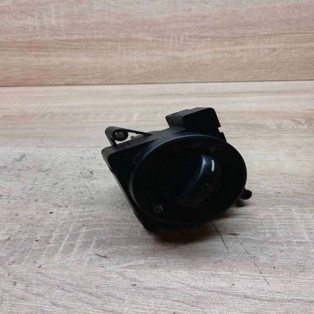 a9065450104   Light switch Mercedes-Benz Sprinter W906