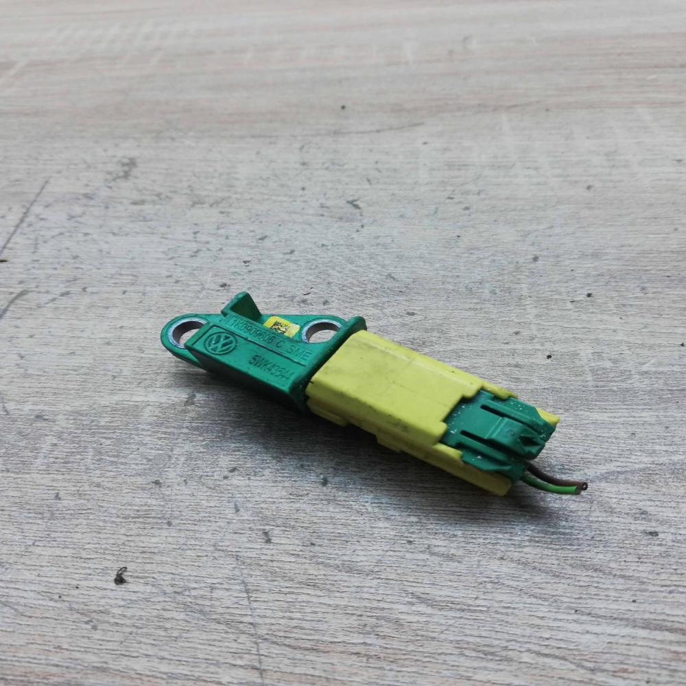 1k0909606c 5wk43544  Airbag deployment crash/impact sensor Audi A6 S6 C6 4F