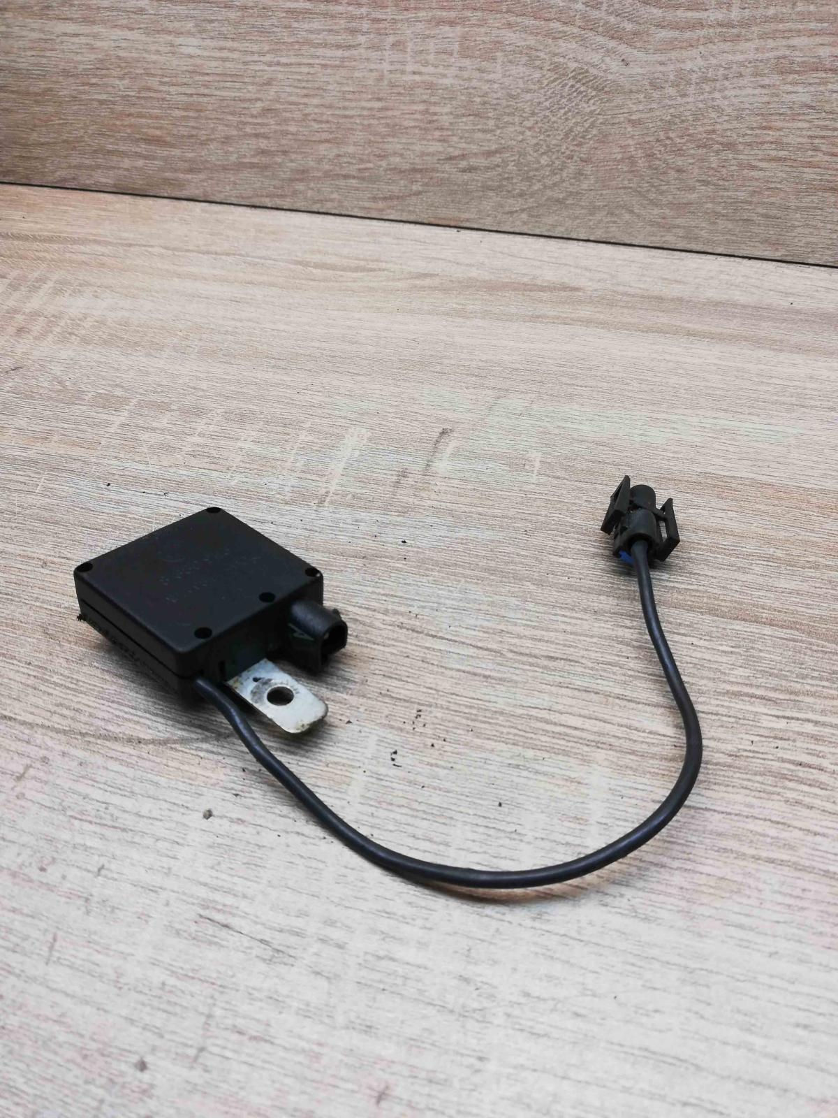 8380945   Aerial antenna amplifier BMW X5 E53