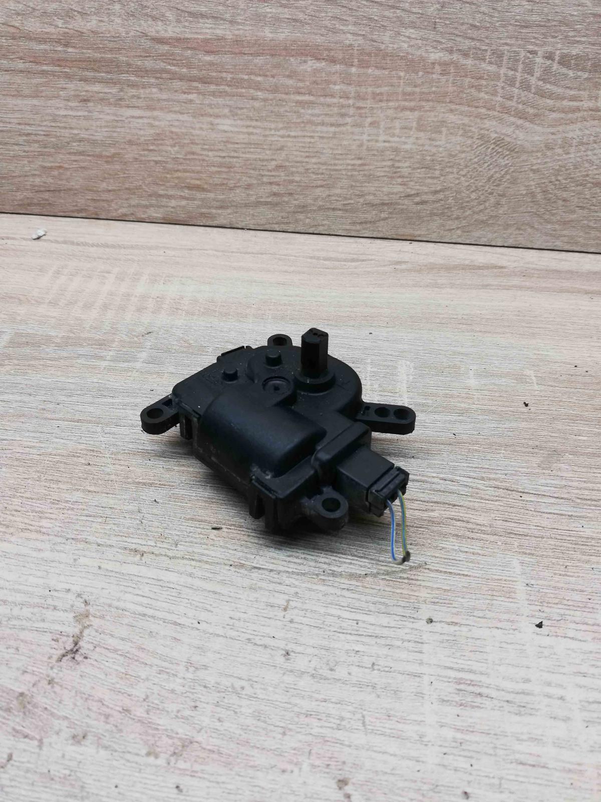 1S7H 19B634 CA Main  Air flap motor/actuator Ford Fiesta