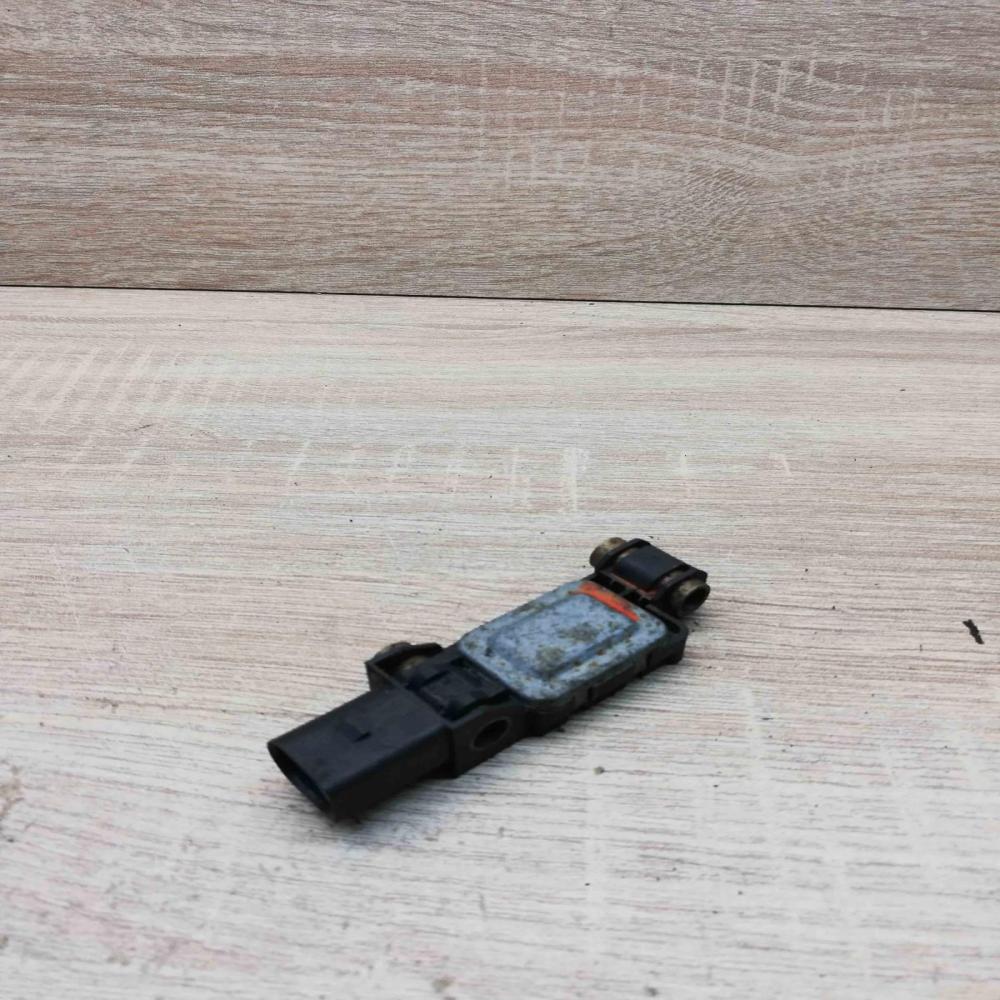 8E0959643A 02318018MM00  Airbag deployment crash/impact sensor Audi A4 S4 B6 8E