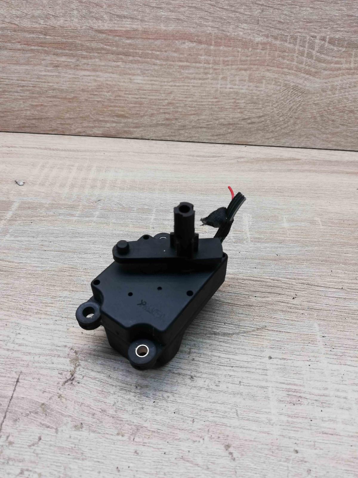 74931D 110401  Air flap motor/actuator Volvo V70