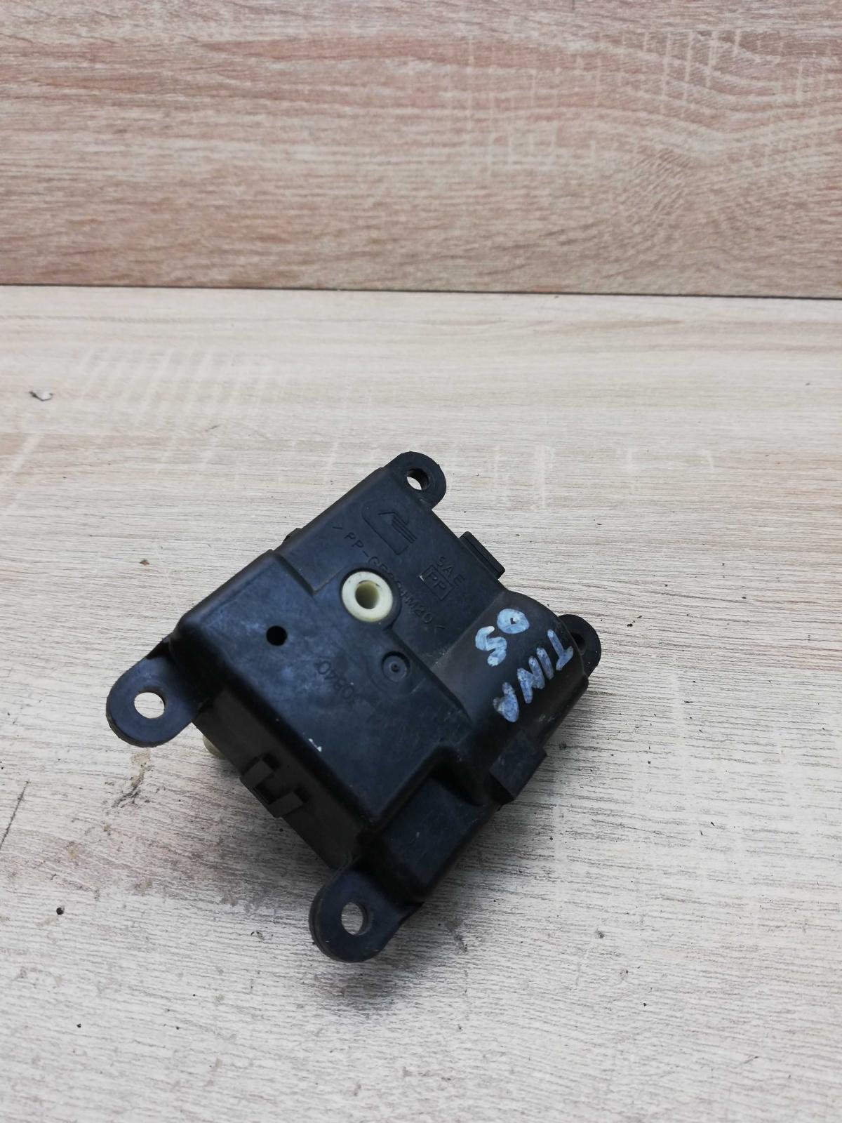 2K001 30840   Air flap motor/actuator Nissan Primera