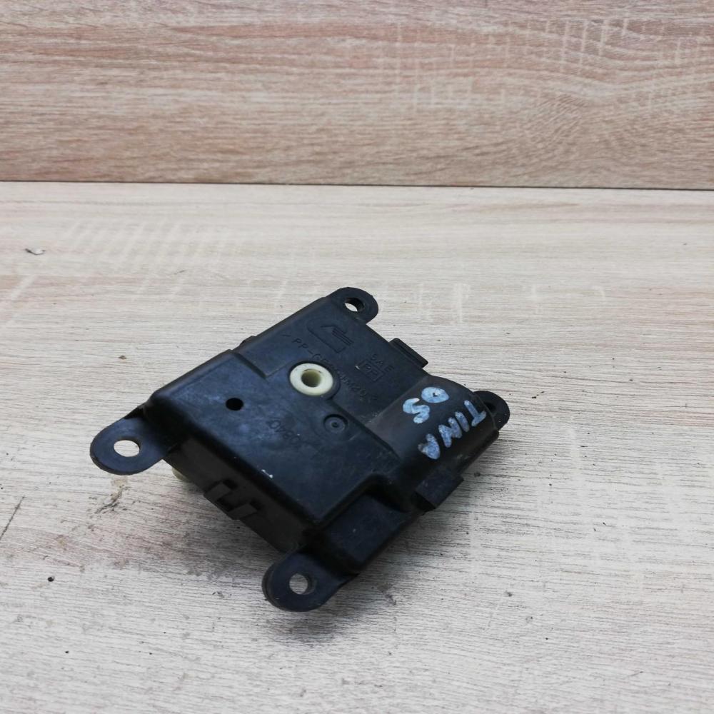 2K001 30840   Air flap motor/actuator Nissan Primera