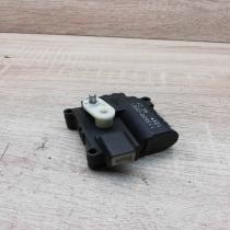 113800 2051   Air flap motor/actuator Toyota Corolla Verso AR10