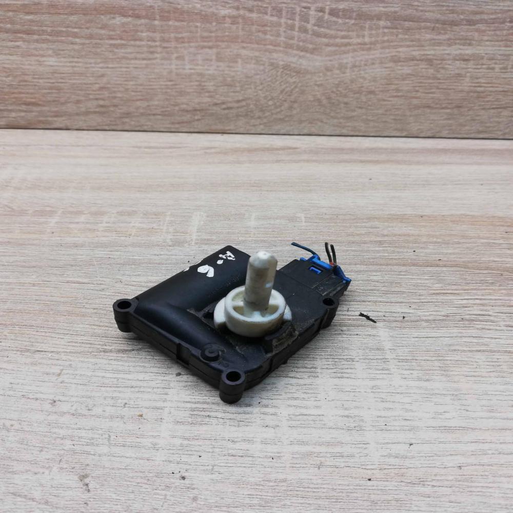 0132801359   Air flap motor/actuator Audi A6 S6 C6 4F