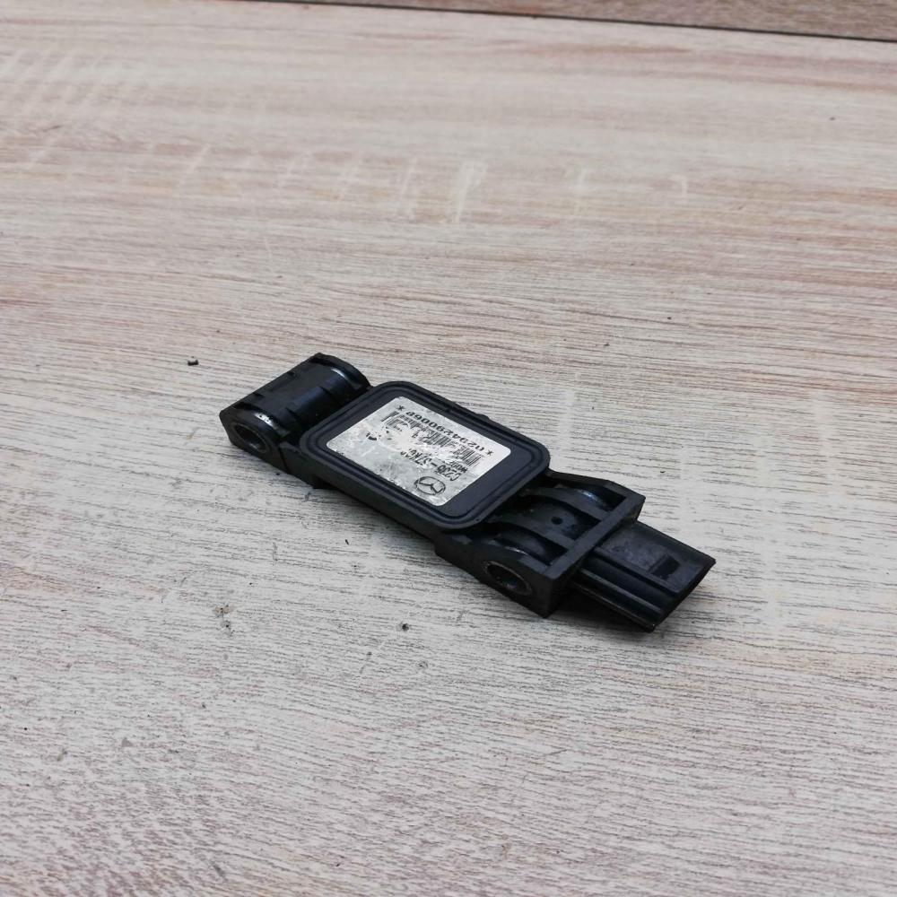 C235 57KC0 0294290068  Airbag deployment crash/impact sensor Mazda 5