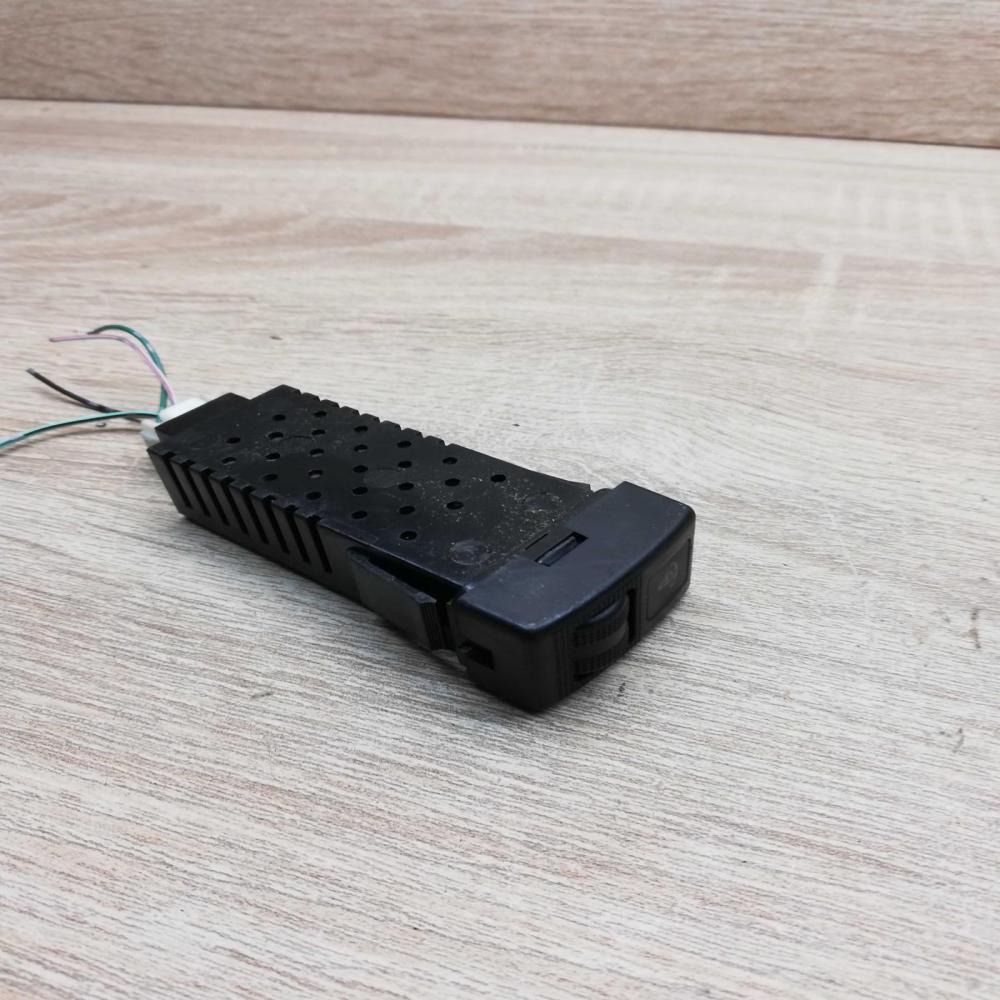 8H28   Panel lighting control switch Toyota Avensis T220