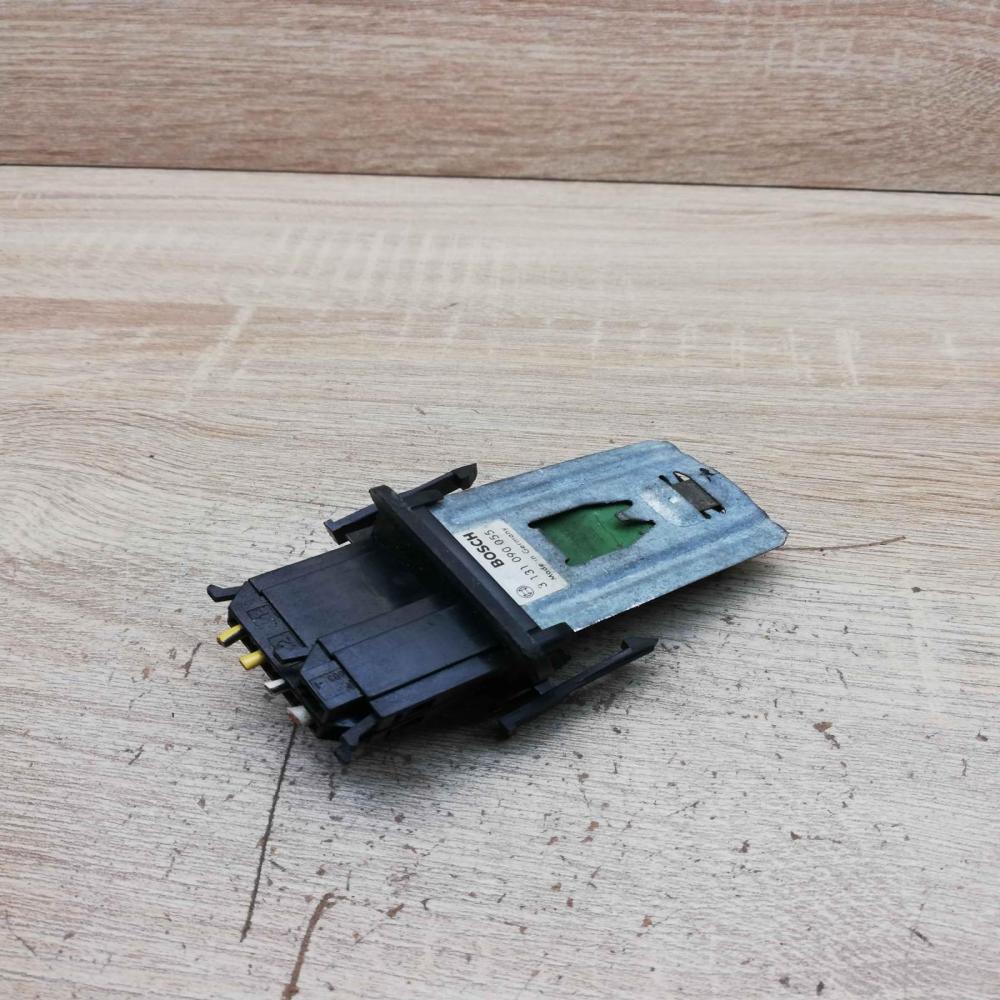 3131090055   Heater blower motor/fan resistor Volkswagen Vento