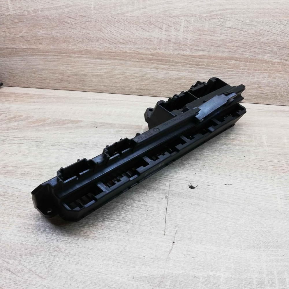 6957330   Fuse module BMW 5 E60 E61