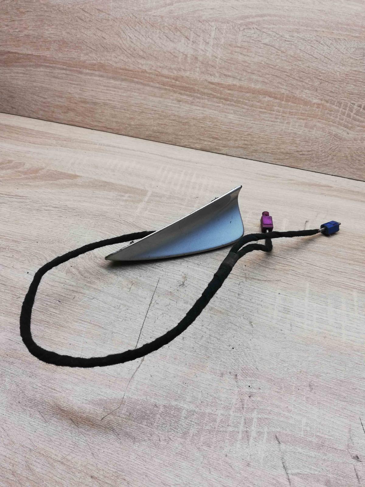 6912247   Aerial GPS antenna BMW 7 E65 E66