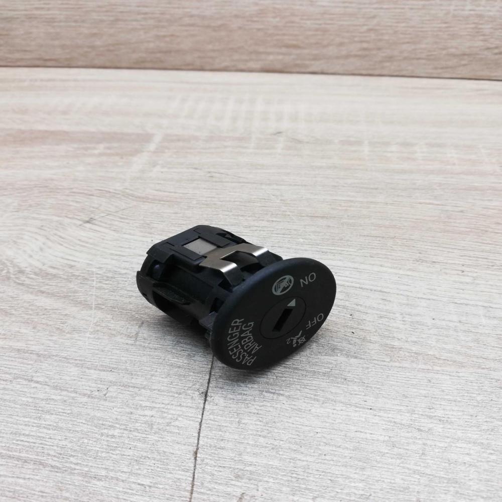 9326501   Passenger airbag on/off switch BMW X5 F15