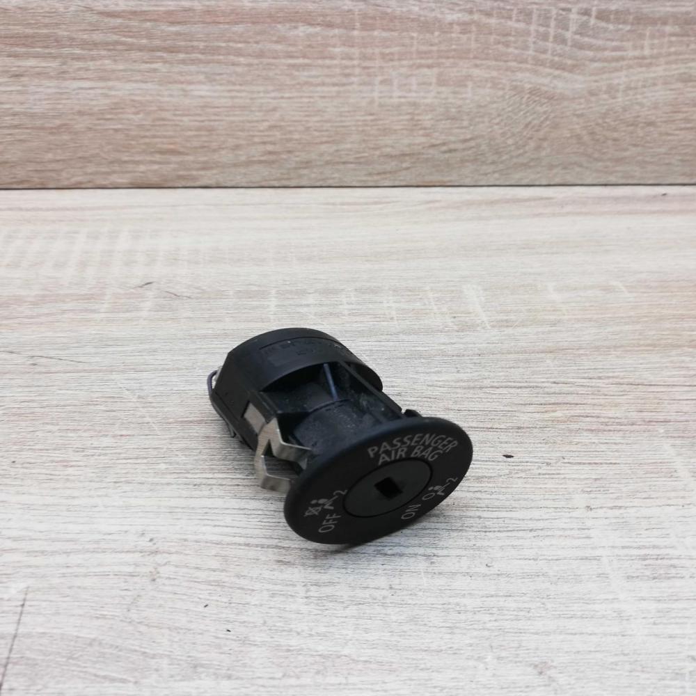 6974643   Passenger airbag on/off switch BMW 3 E90 E91