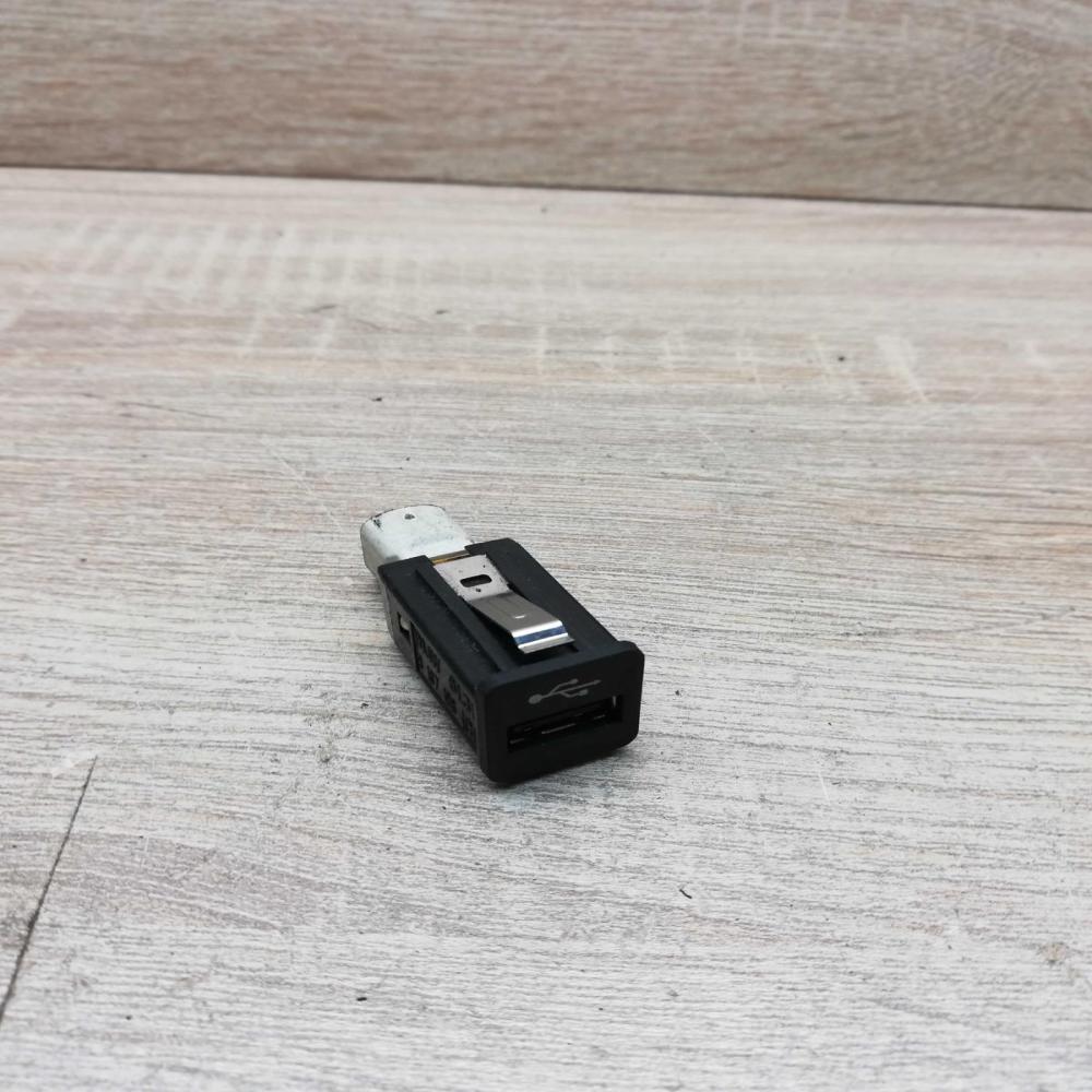 9167196   USB socket connector BMW X5 E70