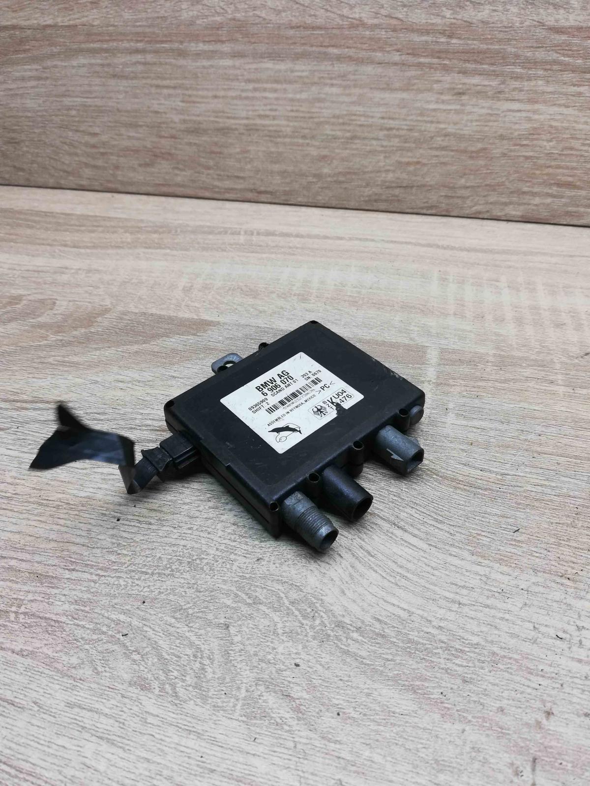 6906070   Aerial antenna amplifier BMW X5 E53