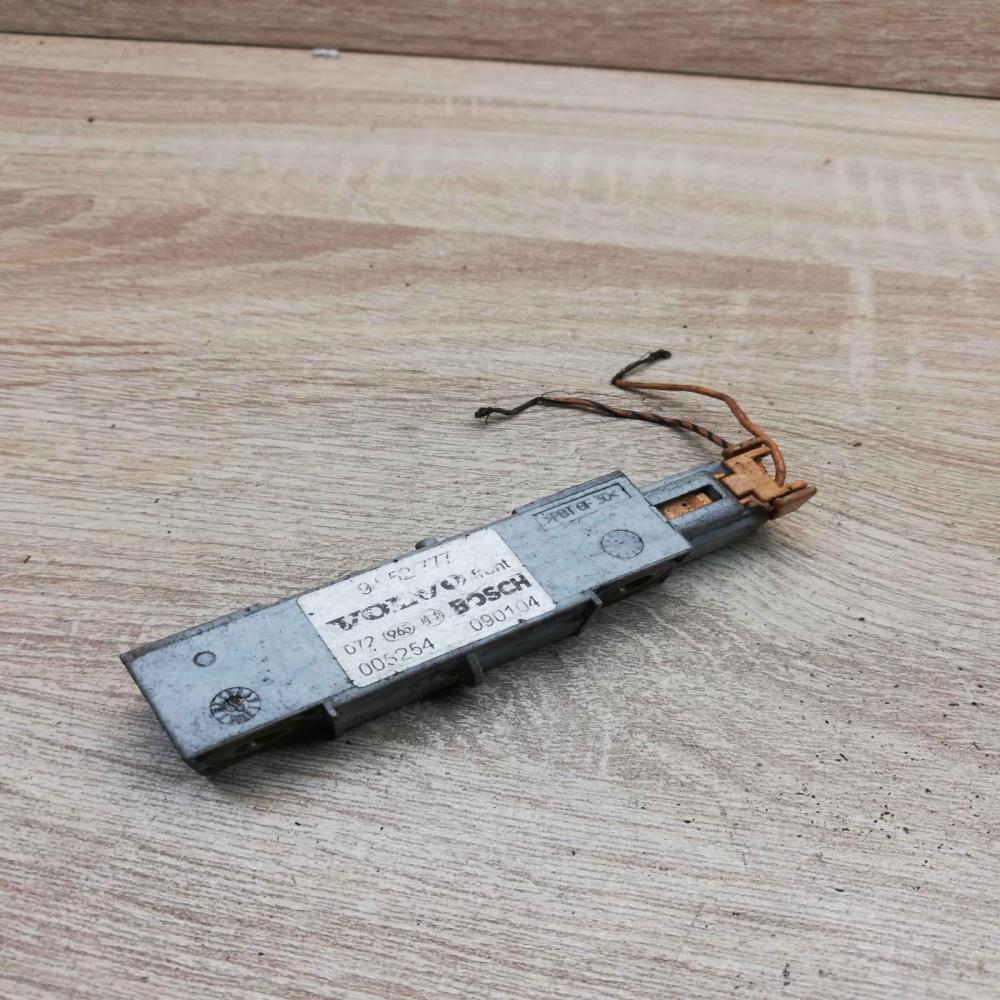 9452777 090104  Airbag deployment crash/impact sensor Volvo XC70