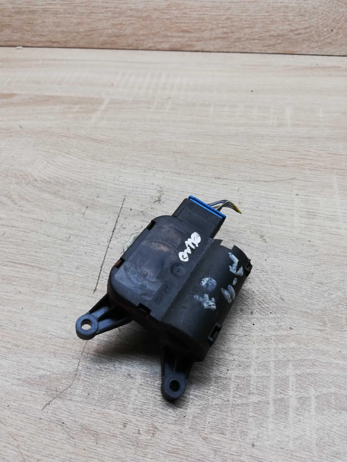 0132801306   Air flap motor/actuator Audi A4 S4 B6 8E 8H