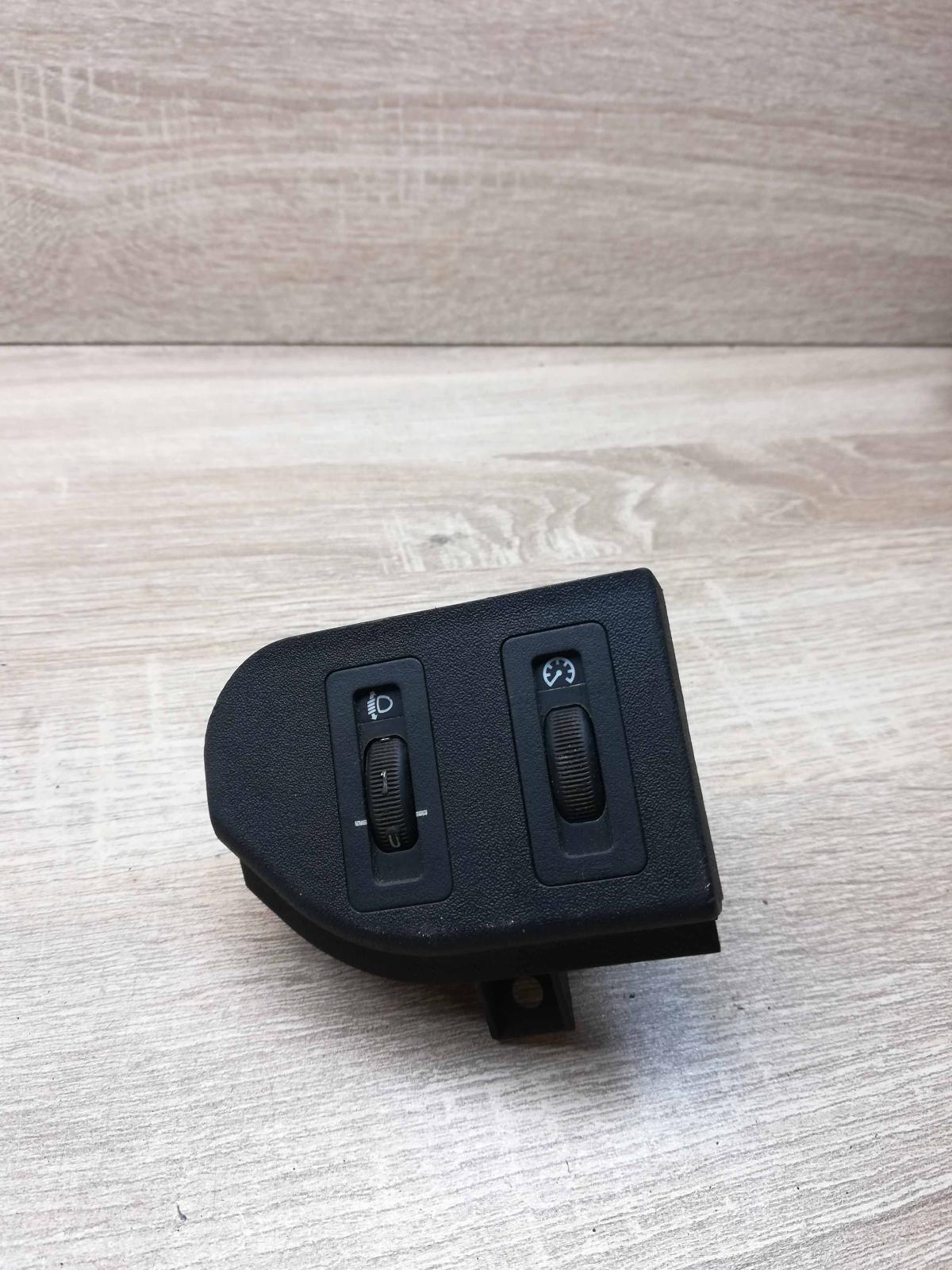 1393420   Headlight level height control switch BMW 3 E36