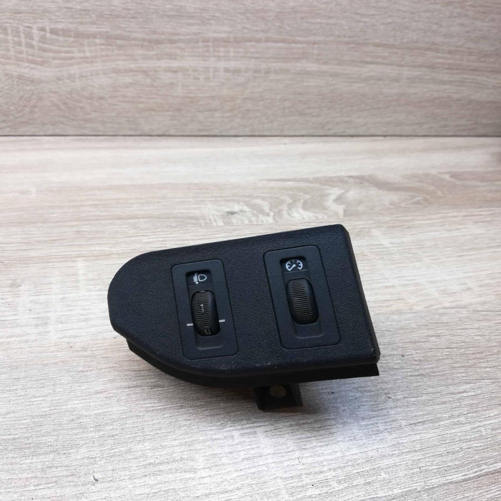 1393420   Headlight level height control switch BMW 3 E36