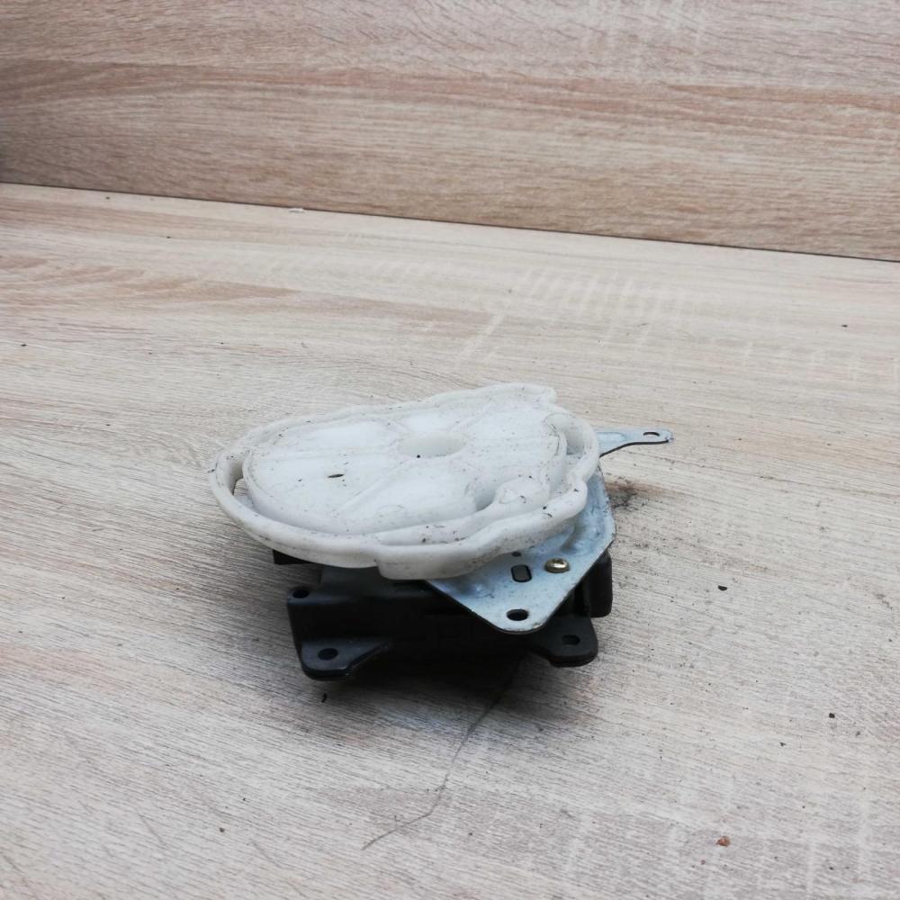 AE063700 8610   Air flap motor/actuator Toyota Corolla Verso AR10