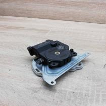 AE063700 8610   Air flap motor/actuator Toyota Corolla Verso AR10