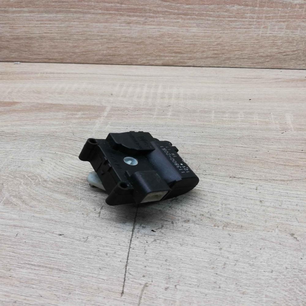 113800 2051 unit  Air flap motor/actuator Toyota Avensis Verso