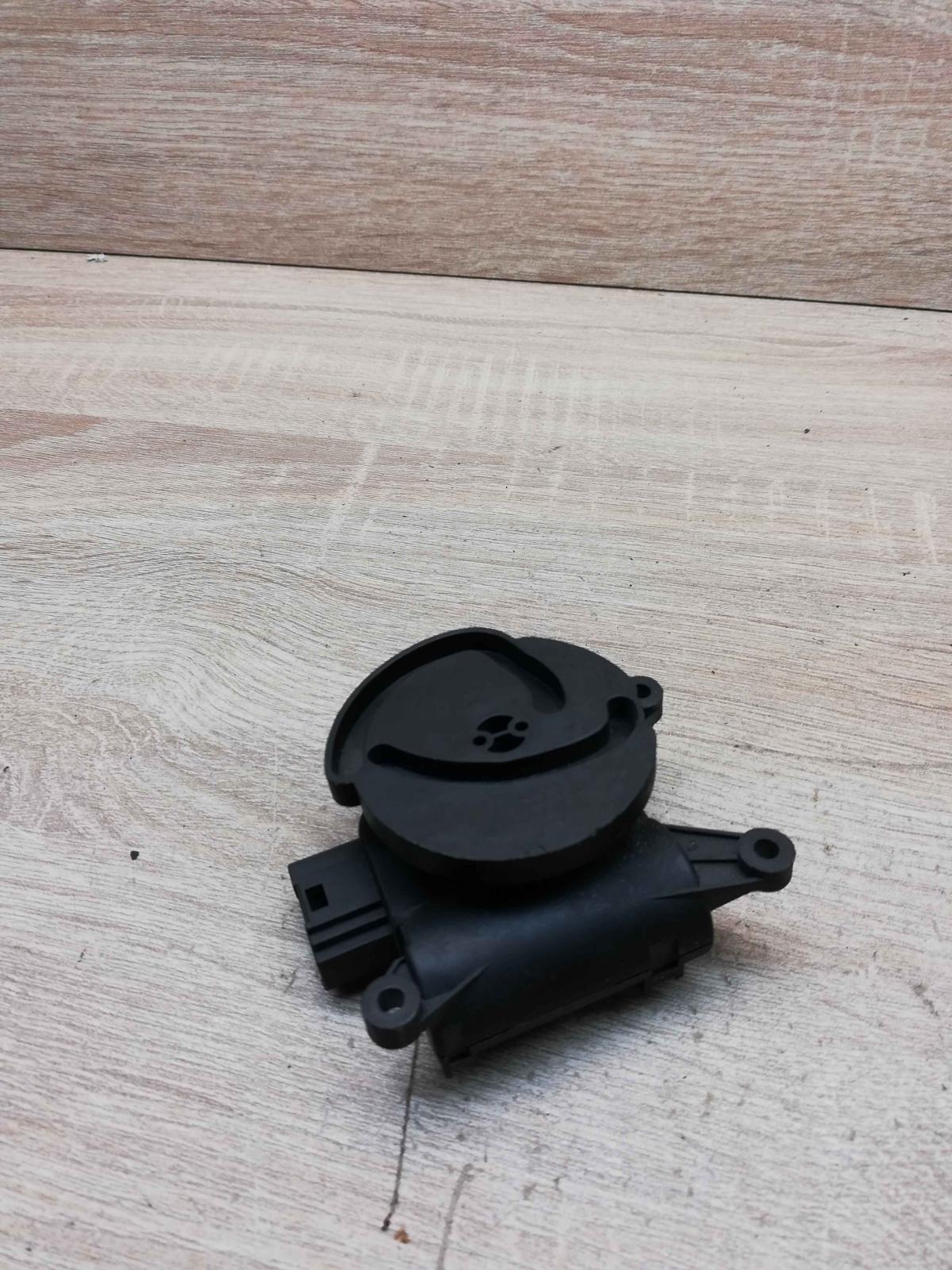 0132801310 8E2820511C  Air flap motor/actuator Audi A4 S4 B7 8E 8H