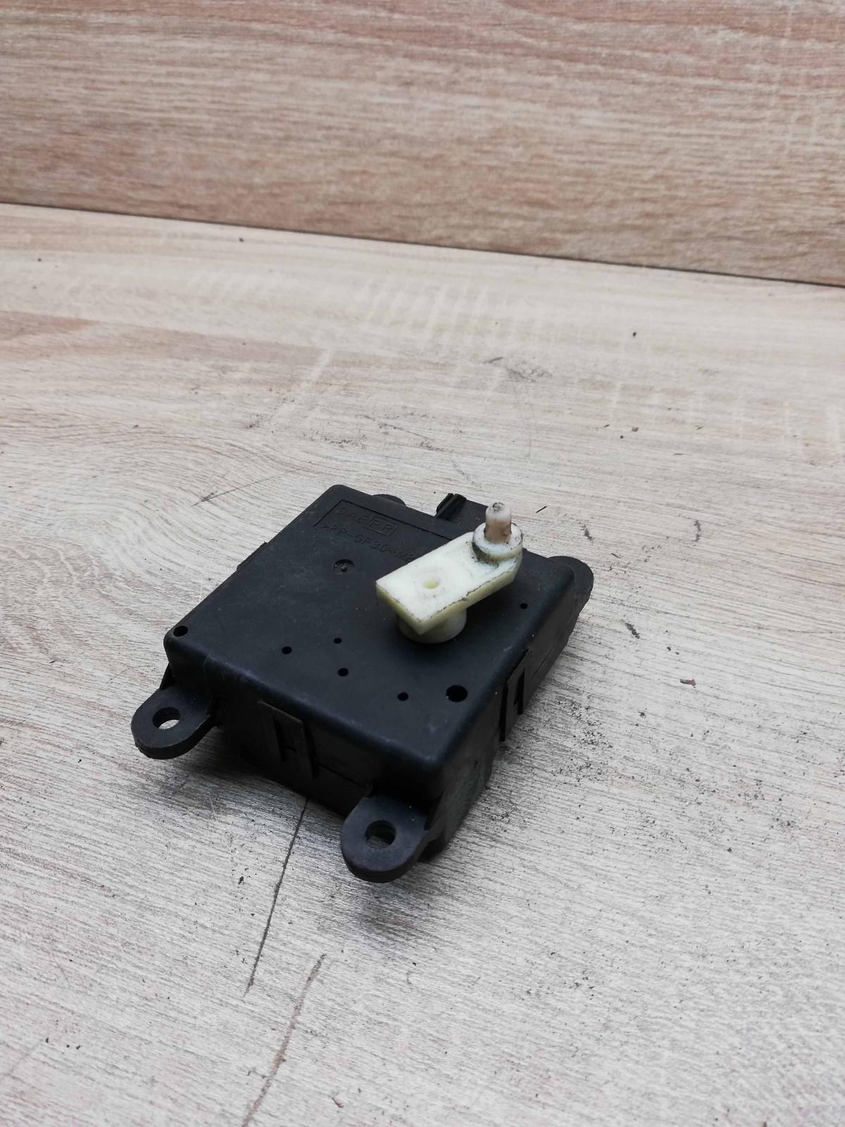 2K001 30850   Air flap motor/actuator Nissan Primera