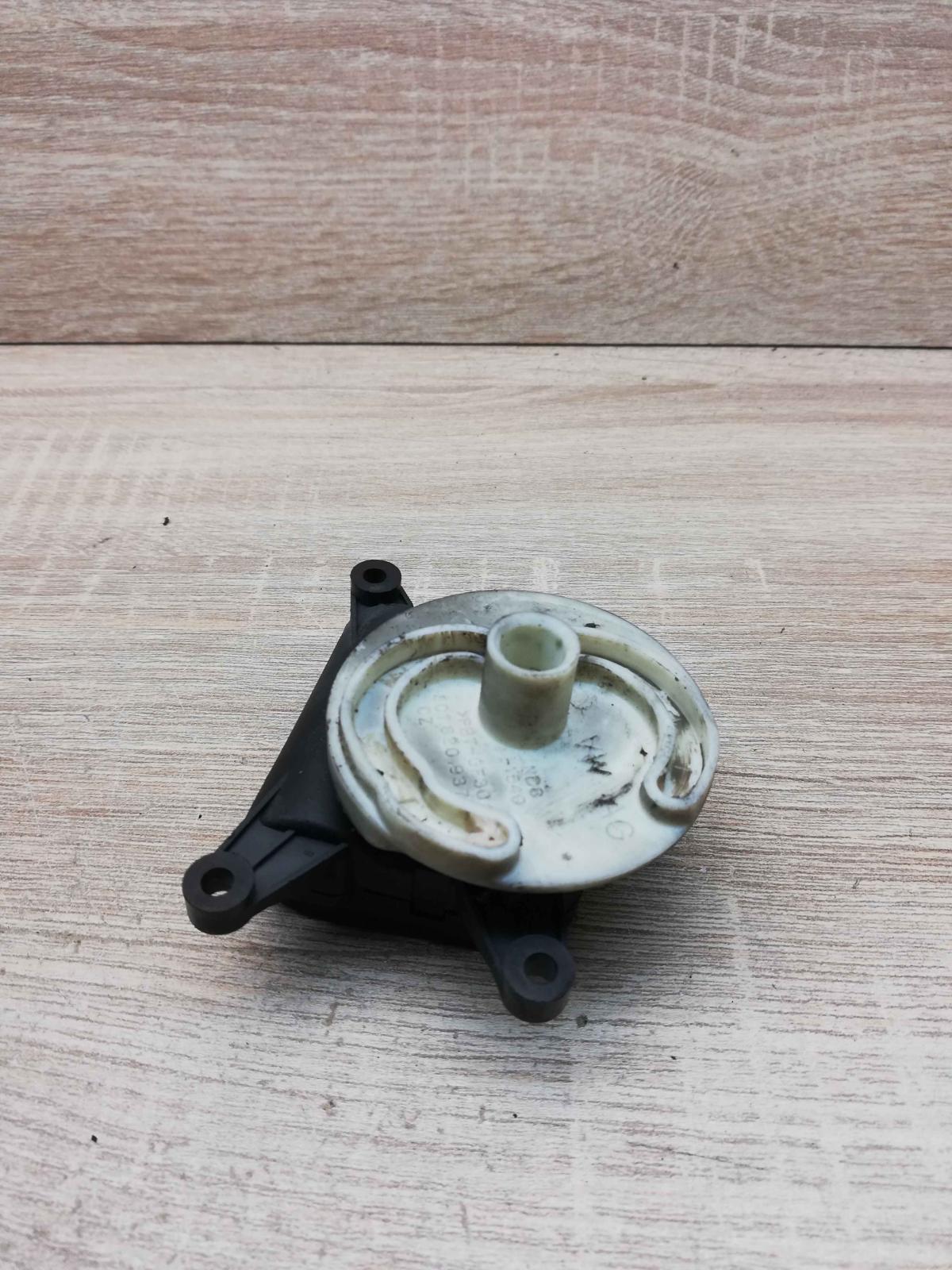 0132801362   Air flap motor/actuator Volkswagen Golf VI