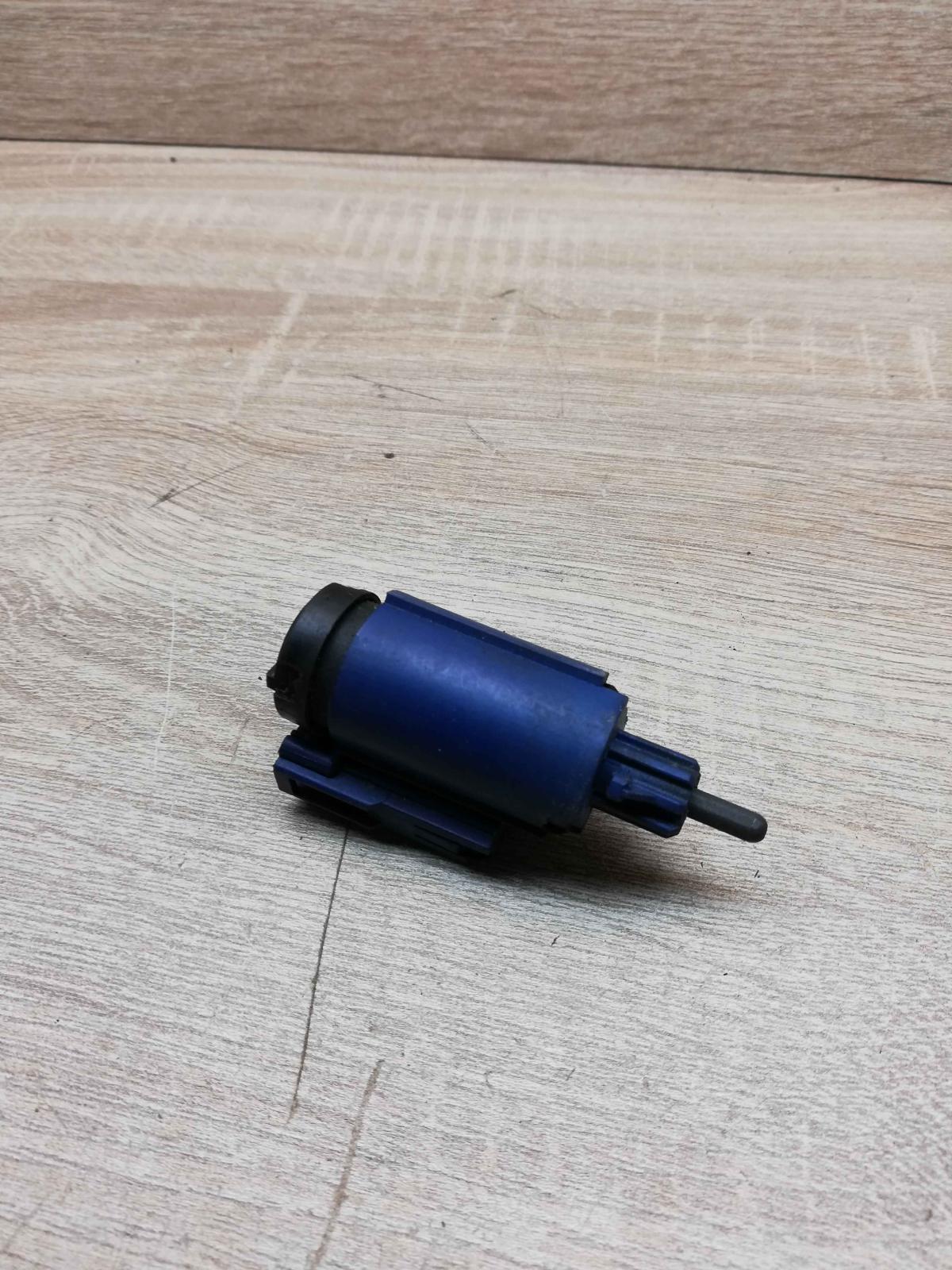 8E0927189 19322005  Brake pedal sensor switch Audi A4 S4 B7 8E 8H