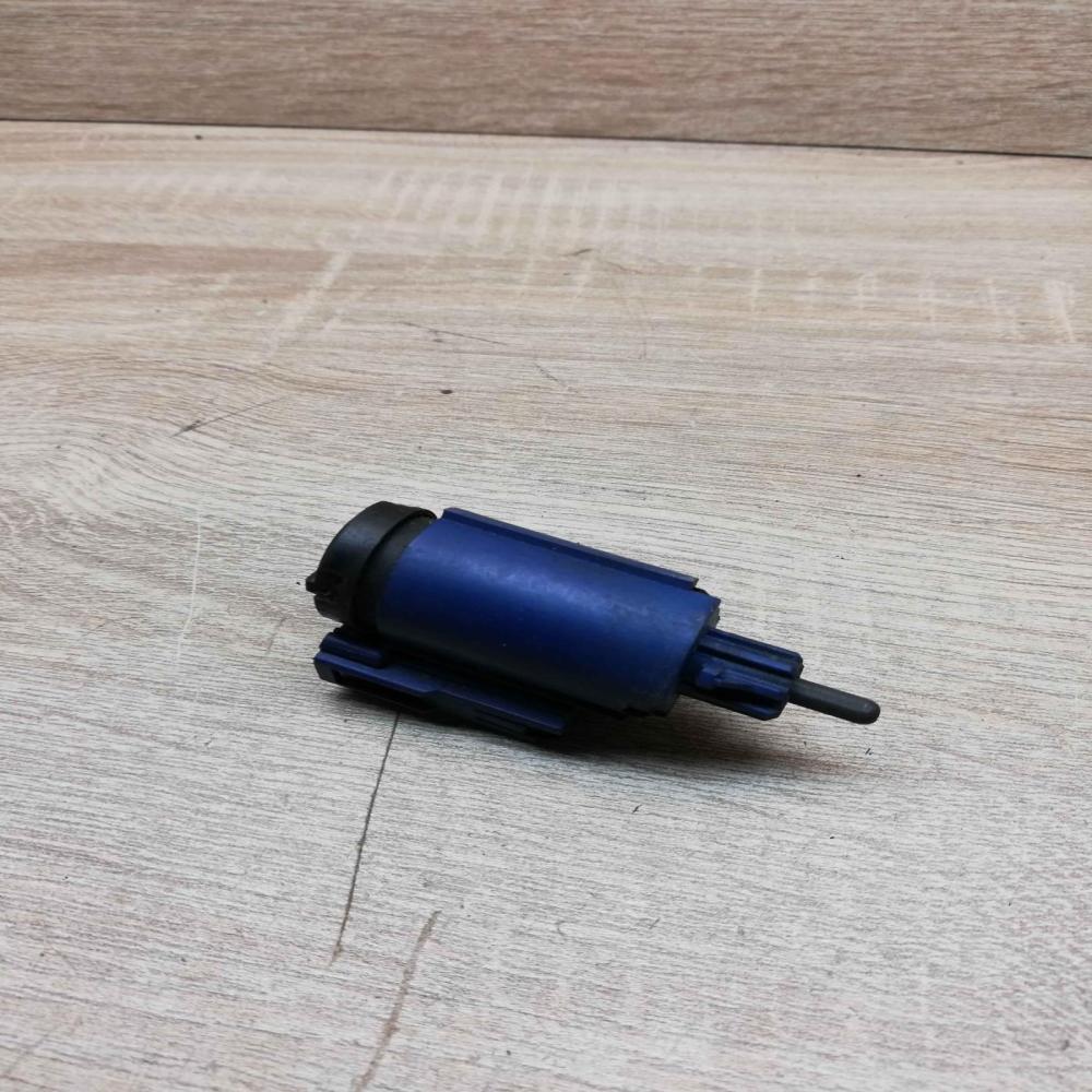 8E0927189 19322005  Brake pedal sensor switch Audi A4 S4 B7 8E 8H