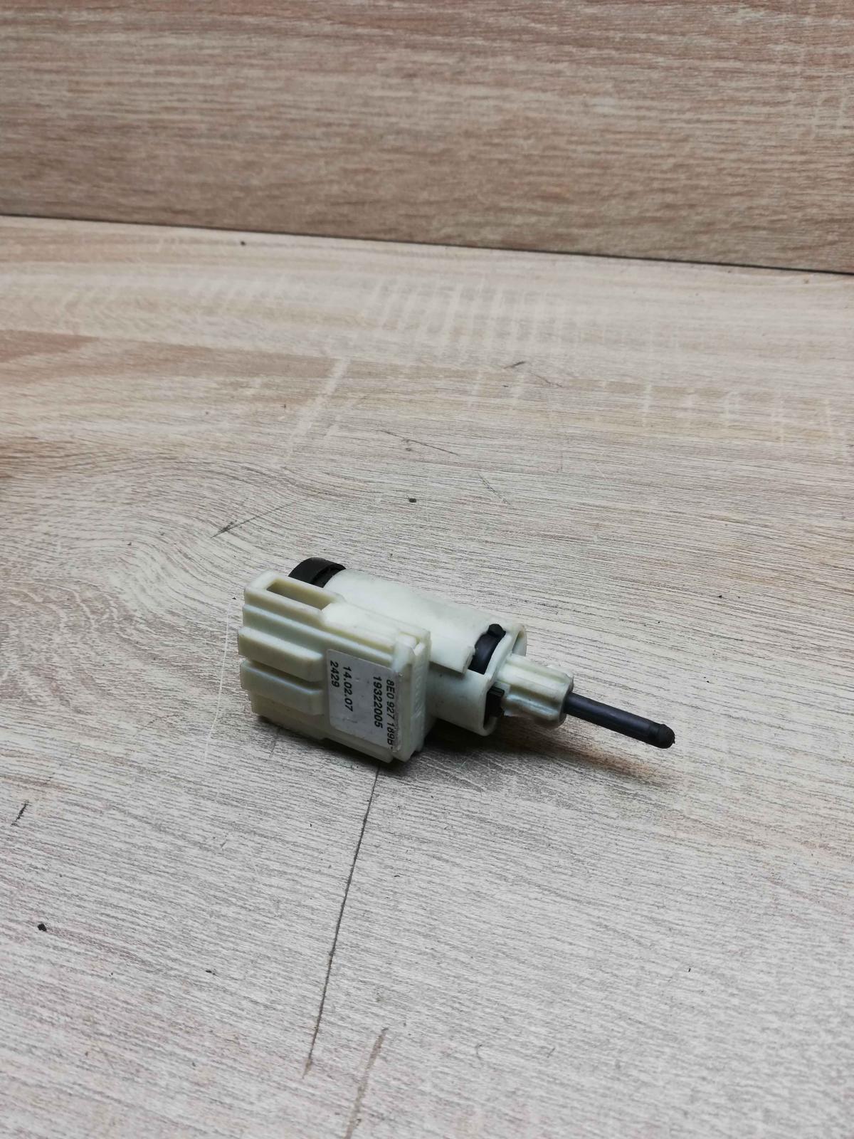 8E0927189B 19322005  Brake pedal sensor switch Audi A4 S4 B7 8E 8H